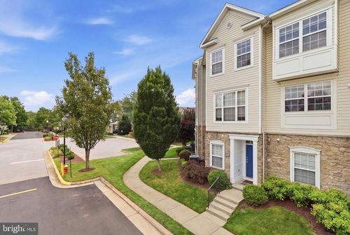 21800 Dragons Green Sq, ASHBURN, VA, 20147-6713 | Card Image