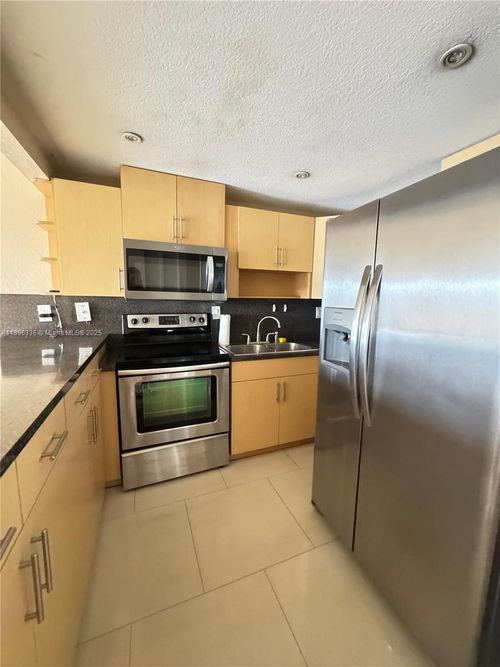 apt-407-6095 19th Ave, Hialeah, FL, 33012-6072 | Card Image