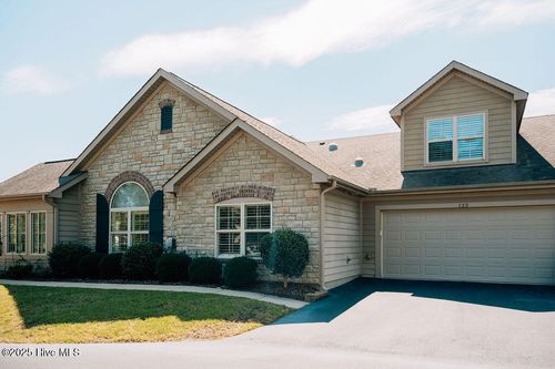 123 W Chelsea Ct, Southern Pines, NC, 28387-2284 | Card Image