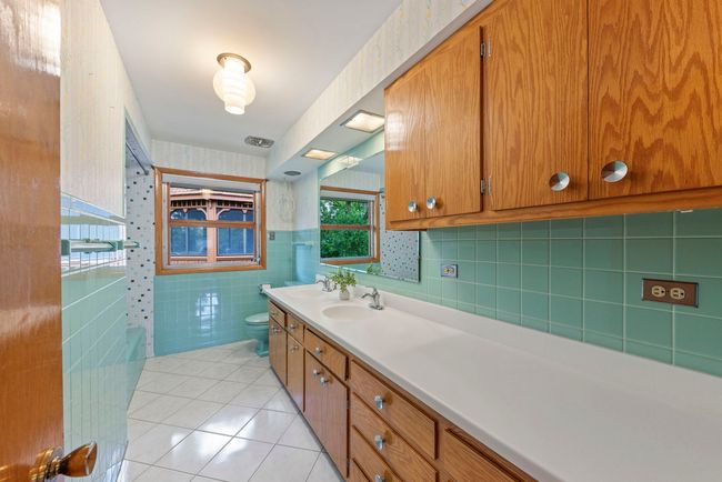 714 80 Th St, House other with 4 bedrooms, 2 bathrooms and 4 parking in Downers Grove IL | Image 15