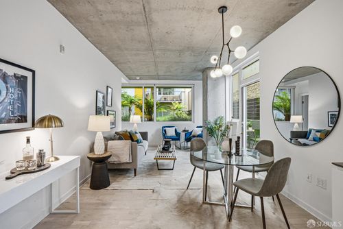 206-45 Bartlett St, San Francisco, CA, 94110-2490 | Card Image