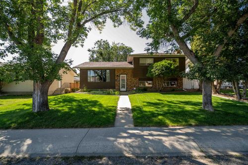 2160 8 Ave Ne, Medicine Hat, AB, T1C1L3 | Card Image