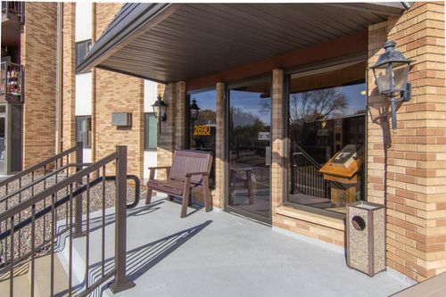 apt-247-2690 Oxford St N, Roseville, MN, 55113-2029 | Card Image