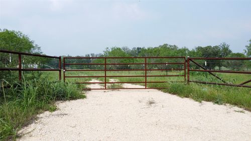 4177 Old Colony Line Rd, Lockhart, TX, 78644-5293 | Card Image
