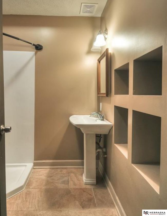5906 N 34 Th St, House other with 3 bedrooms, 2 bathrooms and null parking in Omaha NE | Image 12