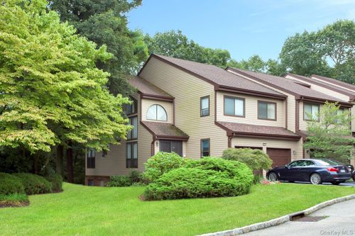 30 The Gln, Glen Head, NY, 11545-2249 | Card Image