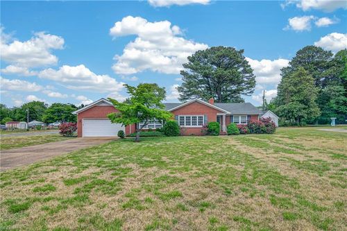 6743 Williams Landing Rd, Hayes, VA, 23072-3208 | Card Image