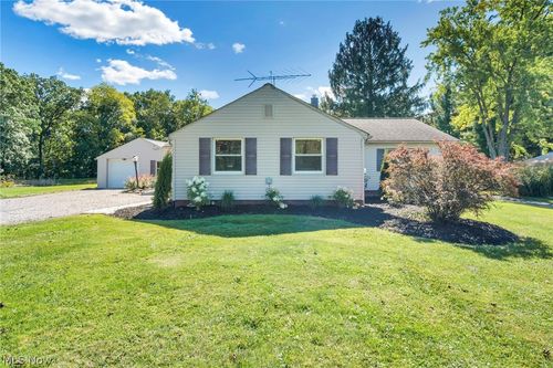 4107 Weymouth Rd, Medina, OH, 44256-9247 | Card Image
