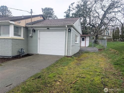 1740 SE Se 6th Ave, Oak Harbor, WA, 98277-3997 | Card Image
