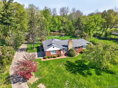 15623 Millar Rd, Clinton Township, MI, 48036-1618 | Card Image