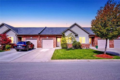 32 Woodburn Avenue, St Catharines, ON, L2P0B8 | Card Image