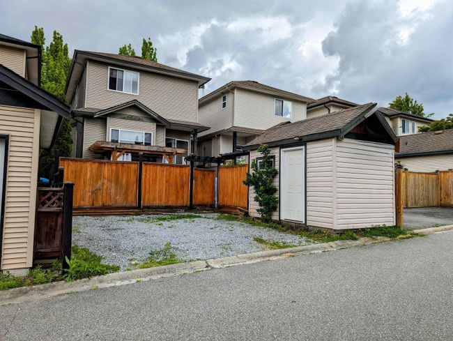 24070 102 A Avenue, House other with 5 bedrooms, 3 bathrooms and 2 parking in Maple Ridge BC | Image 40