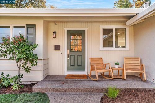 421 Roanoke Dr, Martinez, CA, 94553-6240 | Card Image