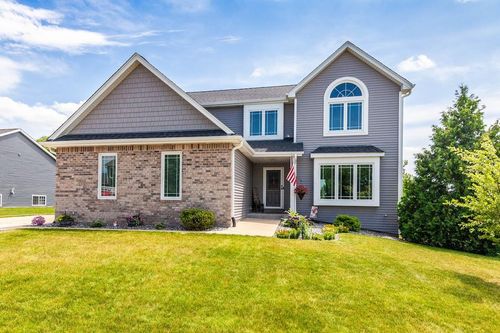 833 Goldenview Ct, Oconomowoc, WI, 53066-3085 | Card Image