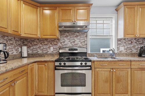 30 High St, Chelsea, MA, 02150-1707 | Card Image