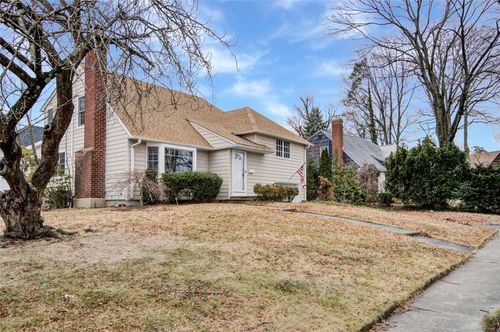 1 Roxbury Rd, Port Washington, NY, 11050-4314 | Card Image