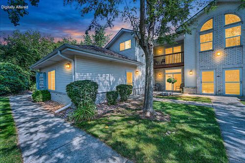 6115 S Creekside Dr, Cudahy, WI, 53110-3425 | Card Image