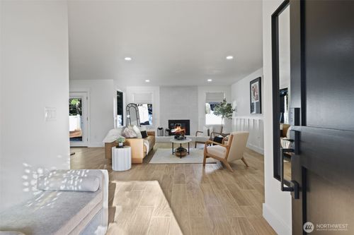 a-24626 Ne 102nd St, Redmond, WA, 98053-6224 | Card Image