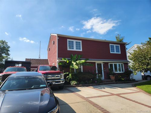 966 Woodfield Rd, West Hempstead, NY, 11552-4151 | Card Image