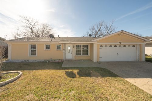 913 Russell Rd, Everman, TX, 76140-3735 | Card Image