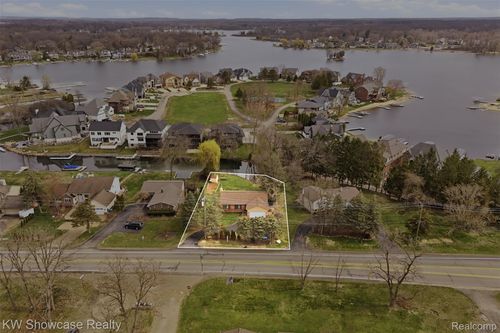 3330 Benstein Rd, Commerce Township, MI, 48382-1901 | Card Image