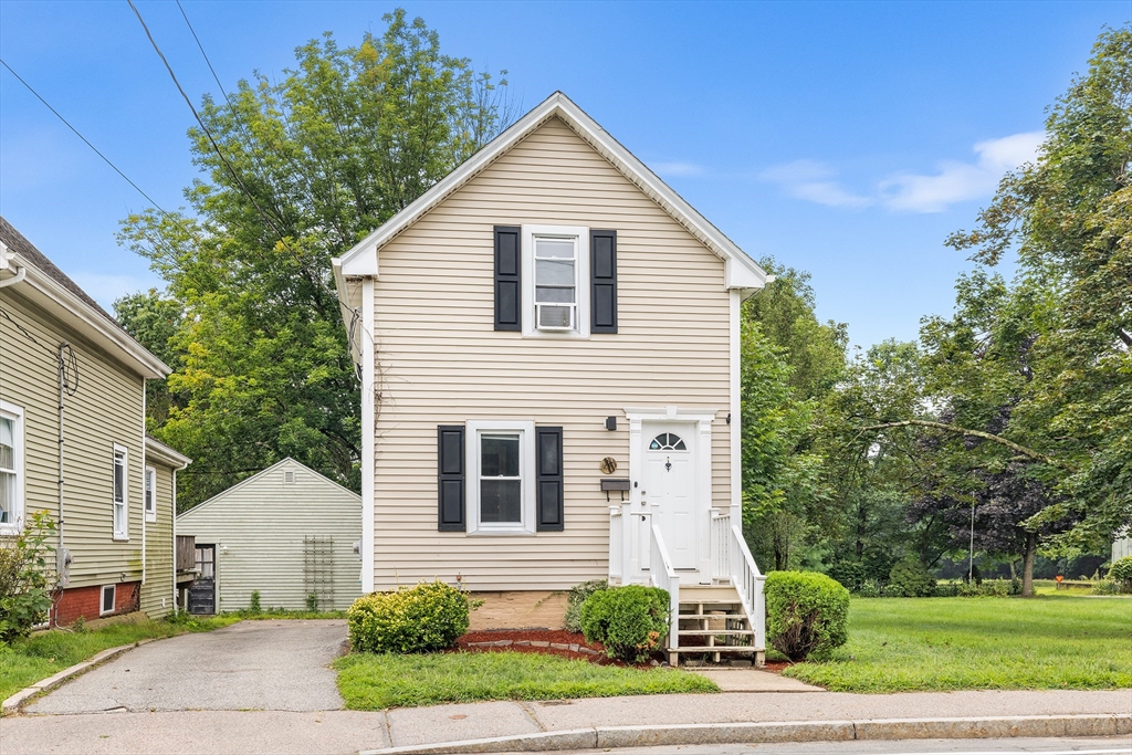 North Ave, Attleboro Falls, MA 02763