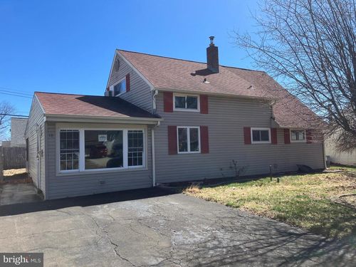 18 Newberry Ln, LEVITTOWN, PA, 19054-3814 | Card Image