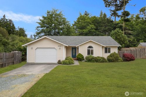 2220 Williams Rd, Oak Harbor, WA, 98277-8558 | Card Image