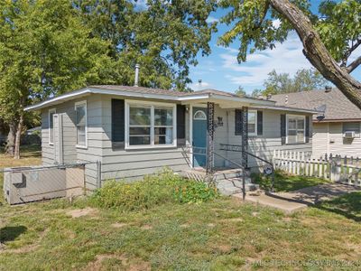 704 S Main Street, House other with 3 bedrooms, 1 bathrooms and null parking in Bristow OK | Image 3