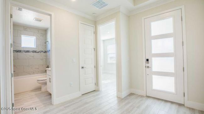 Model home - actual features may vary. | Image 12