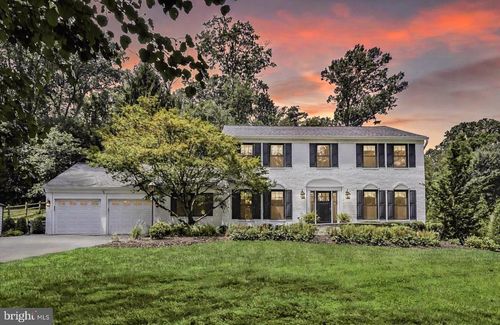 810 Hickory Vale Ln, GREAT FALLS, VA, 22066-2810 | Card Image