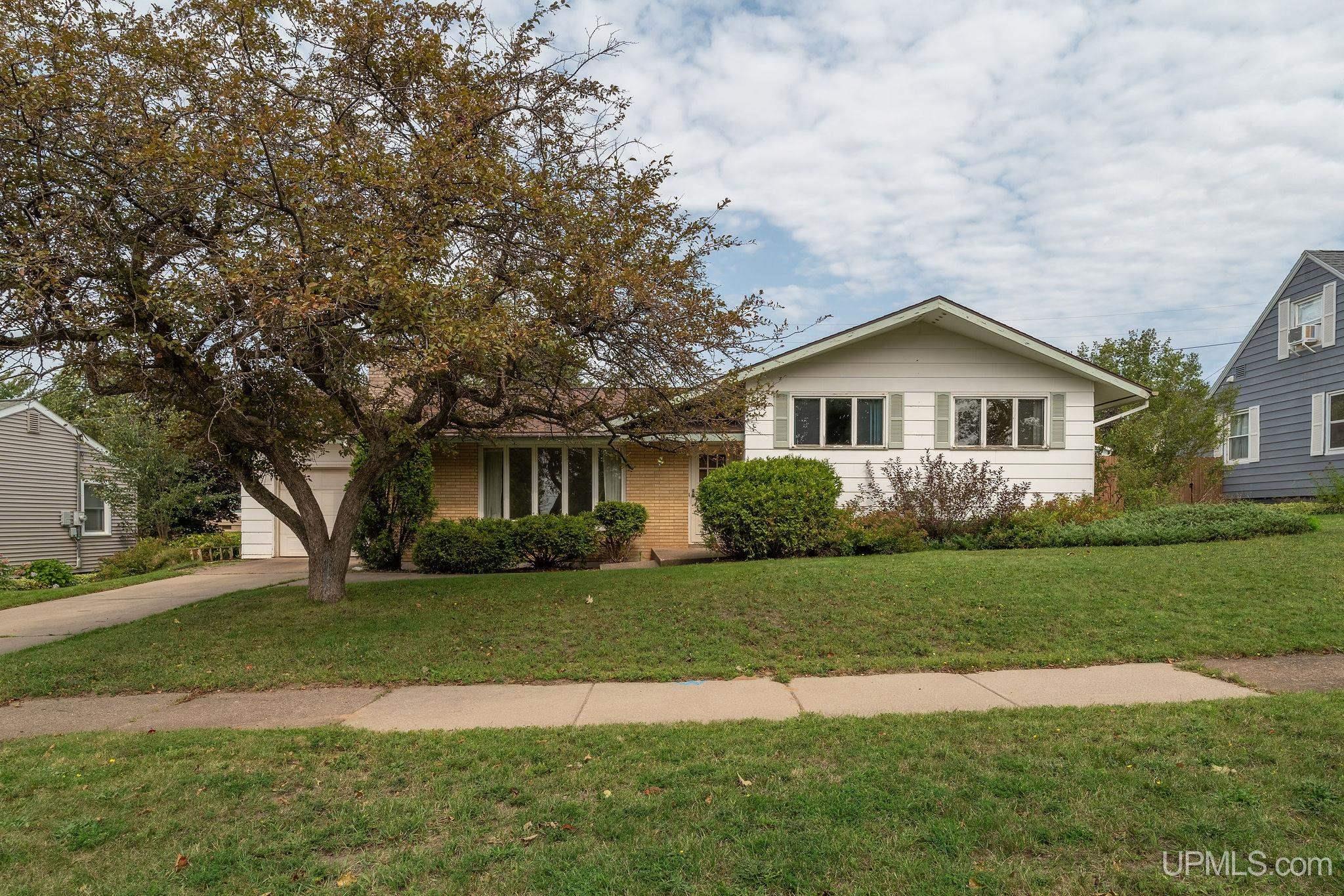 Mather Ave, Ishpeming, MI 49849