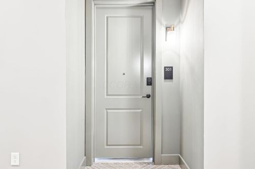 301-270 Dickenson St, Columbus, OH, 43215-2202 | Card Image