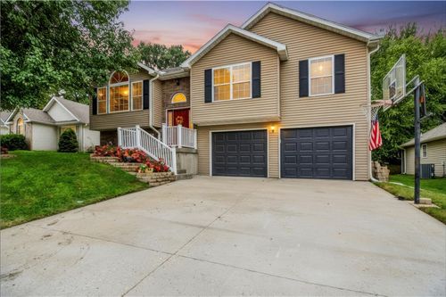 1324 Fawn Ln, Warrensburg, MO, 64093-7855 | Card Image