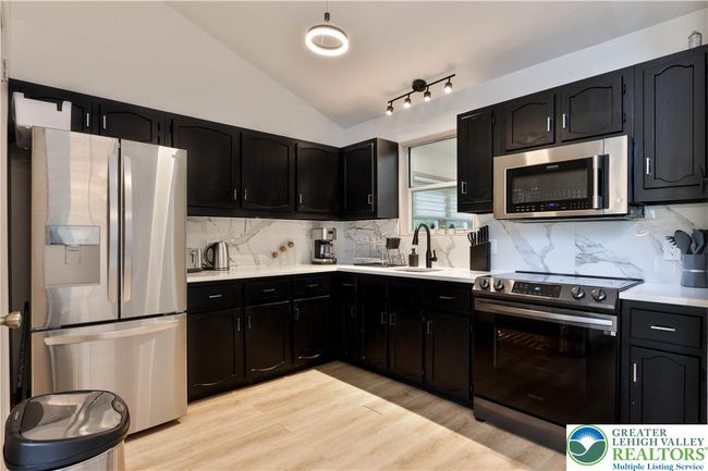 271 N Shore Dr, House other with 3 bedrooms, 3 bathrooms and null parking in Albrightsville PA | Image 13