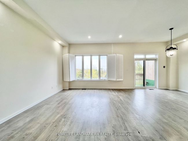 28 Elyse Crt, House attached with 4 bedrooms, 3 bathrooms and 2 parking in Aurora ON | Image 8