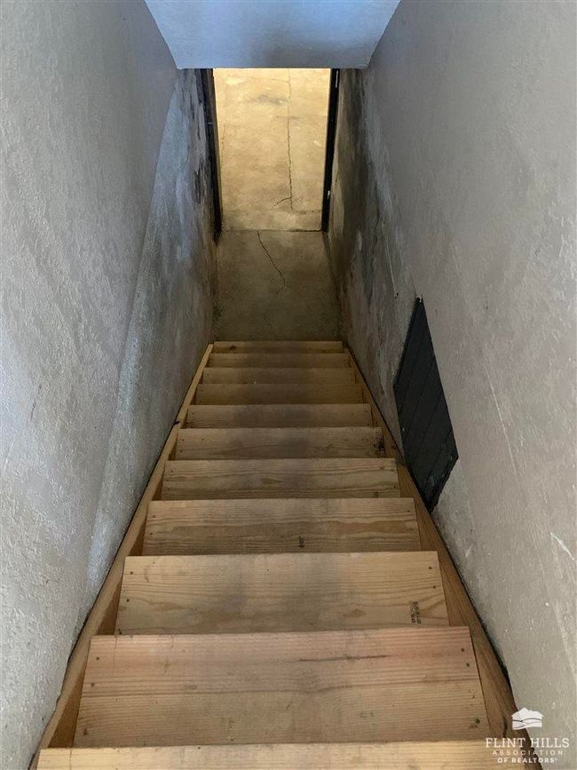 708 S Cedar St, House other with 3 bedrooms, 3 bathrooms and null parking in Abilene KS | Image 18