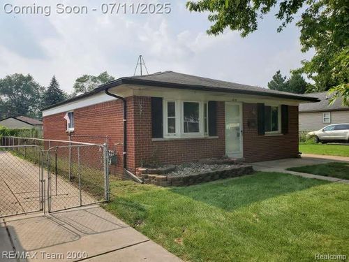 4638 Gertrude St, Dearborn Heights, MI, 48125-2806 | Card Image
