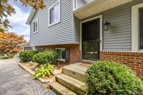 9618 Ridge Top Trl, Clarkston, MI, 48348-2354 | Card Image
