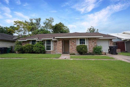 11075 Spottswood Dr, Houston, TX, 77016-2240 | Card Image