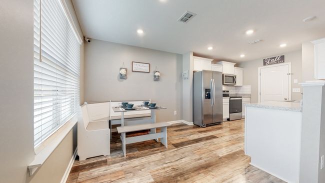 Eat-in Kitchen | Image 9