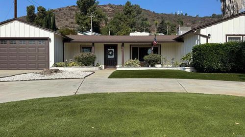 8218 Sunset Rd, Lakeside, CA, 92040-5621 | Card Image