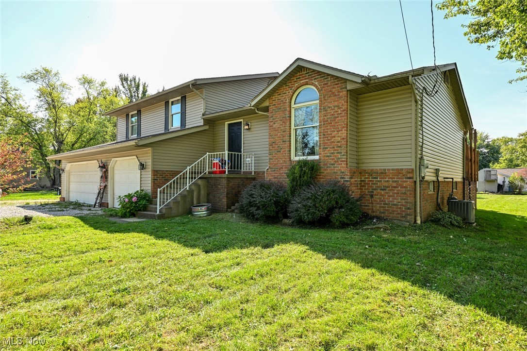 Broadway Ave, Louisville, OH 44641