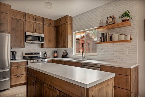 32425 Snowshoe Ln, Running Springs, CA, 92382 | Card Image