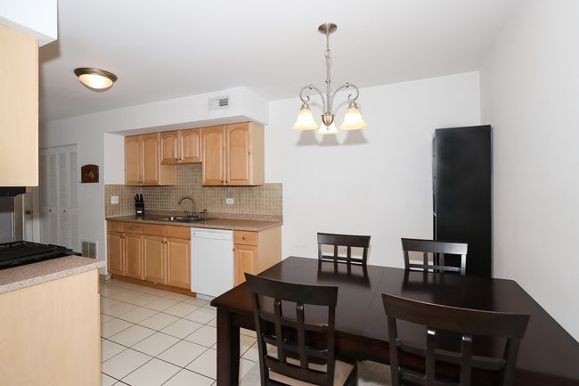 0 - 885 Wellington Ave, Home with 2 bedrooms, 2 bathrooms and null parking in Elk Grove Village IL | Image 11