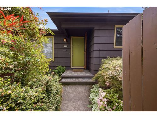 3286 Ne Holman St, Portland, OR, 97211-6762 | Card Image