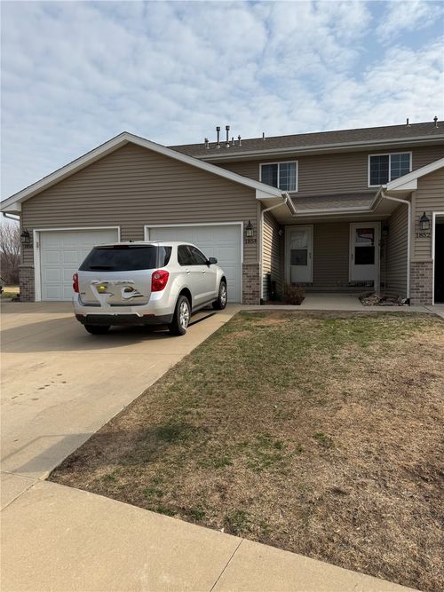 1854 Wrigley St, Ely, IA, 52227-9662 | Card Image