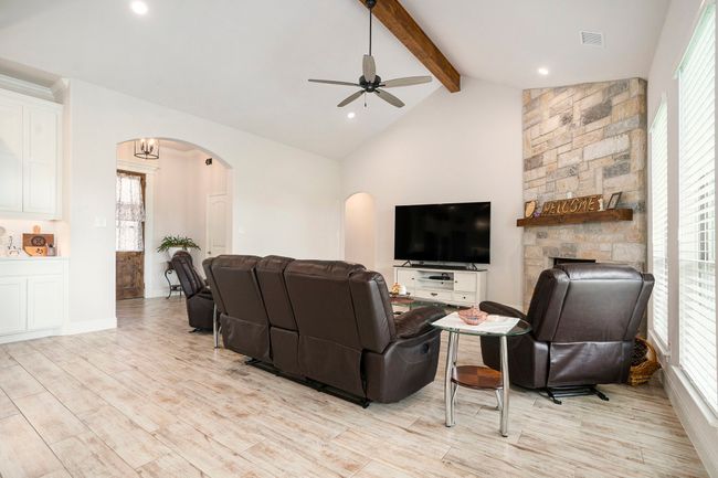1027 Alex Dr, House other with 3 bedrooms, 3 bathrooms and null parking in Springtown TX | Image 4