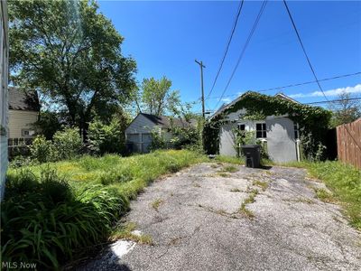 View of yard with an outdoor structure | Image 3