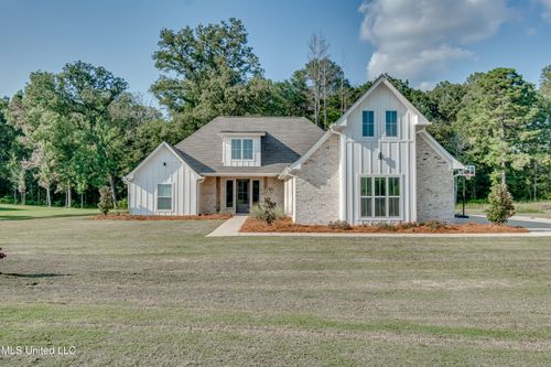 211 Lost Oak Ln, Brandon, MS, 39047-6779 | Card Image